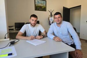 Read more about the article Strikovic signs for Decic…